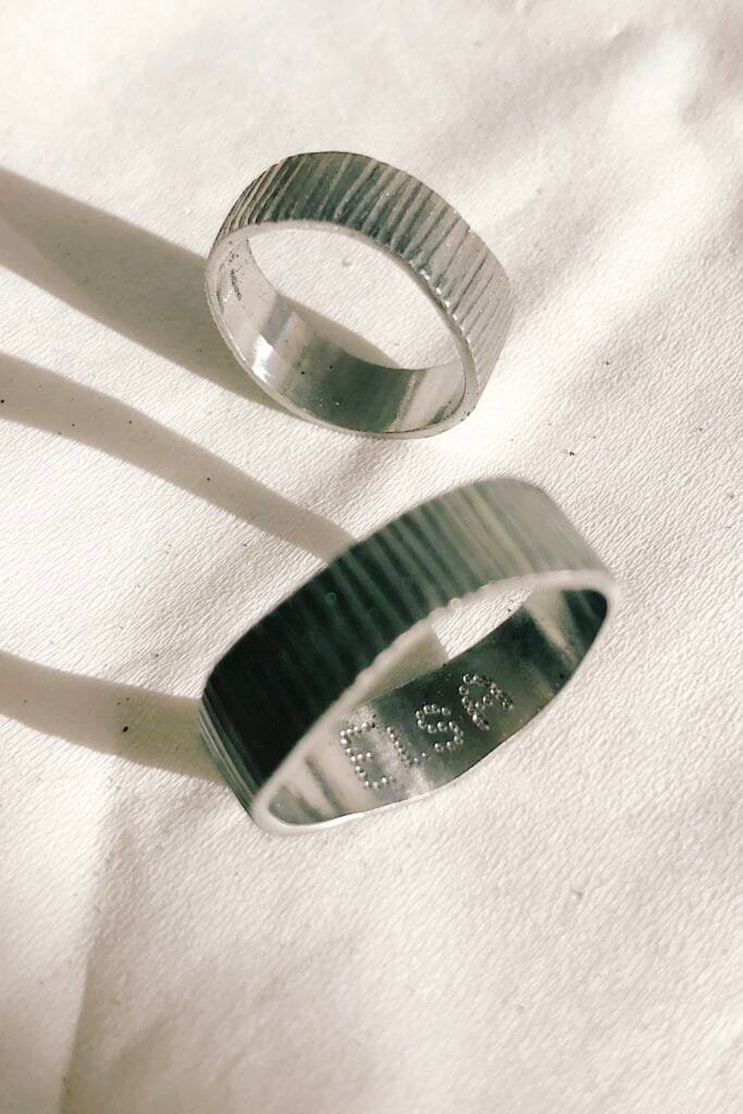 Alliances gravées réalisées sur mesure par Marjorie Cia