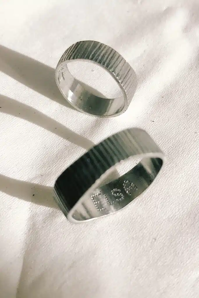 Alliances gravées réalisées sur mesure par Marjorie Cia