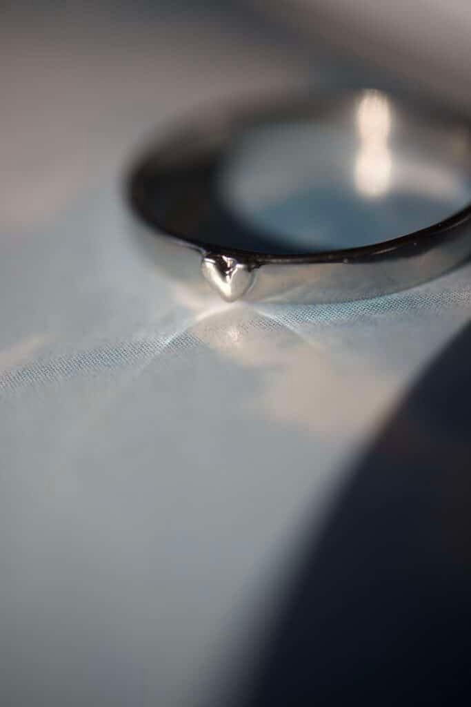 Alliances finement embossées Marjorie Cia